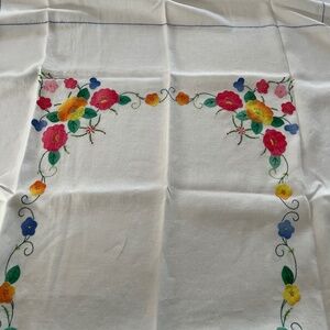 VINTAGE EMBROIDERED TABLECLOTH